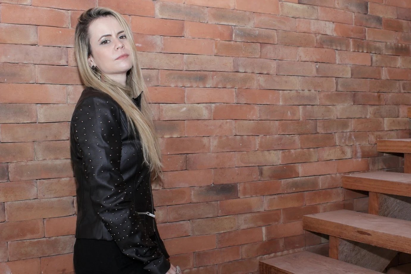 Anayle Sullivan lança pela Warner Music single e videoclipe “Casa na Rocha”, primeira canção do projeto Oferta de Louvor.