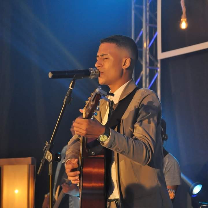 “Trono da Graça” é o título do primeiro single do cantor Nicollas Calaça