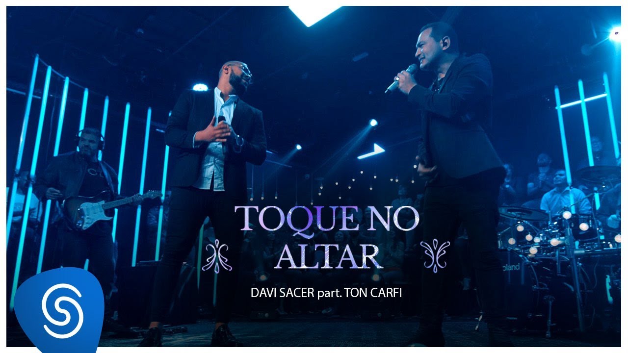 Em novo feat. com Ton Carfi, Davi Sacer lança vídeo da canção ‘Toque no Altar’