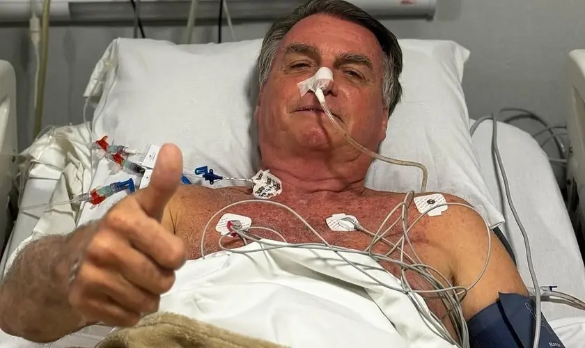 Michelle Bolsonaro agradece a Deus após cirurgia bem-sucedida de Jair Bolsonaro: “A Deus toda glória”