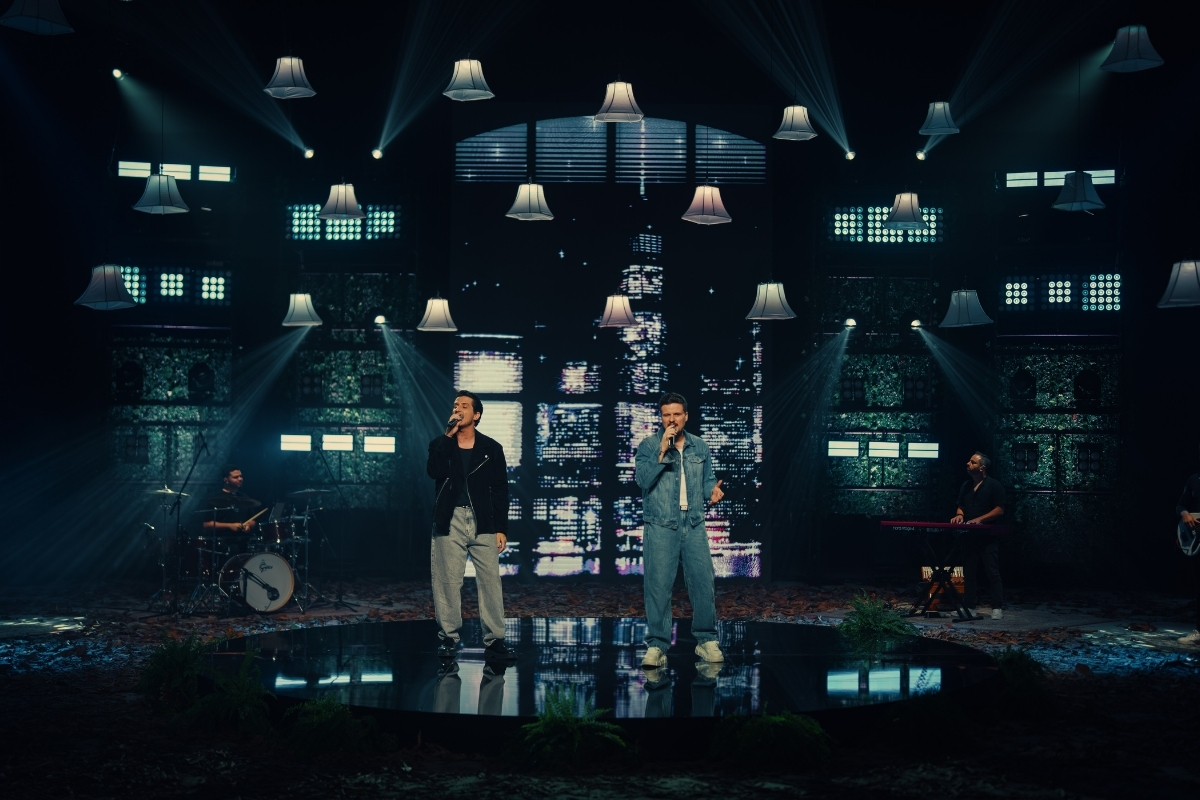 André e Felipe completam EP “Estações” com a canção “Jesus Te Ama De Graça”