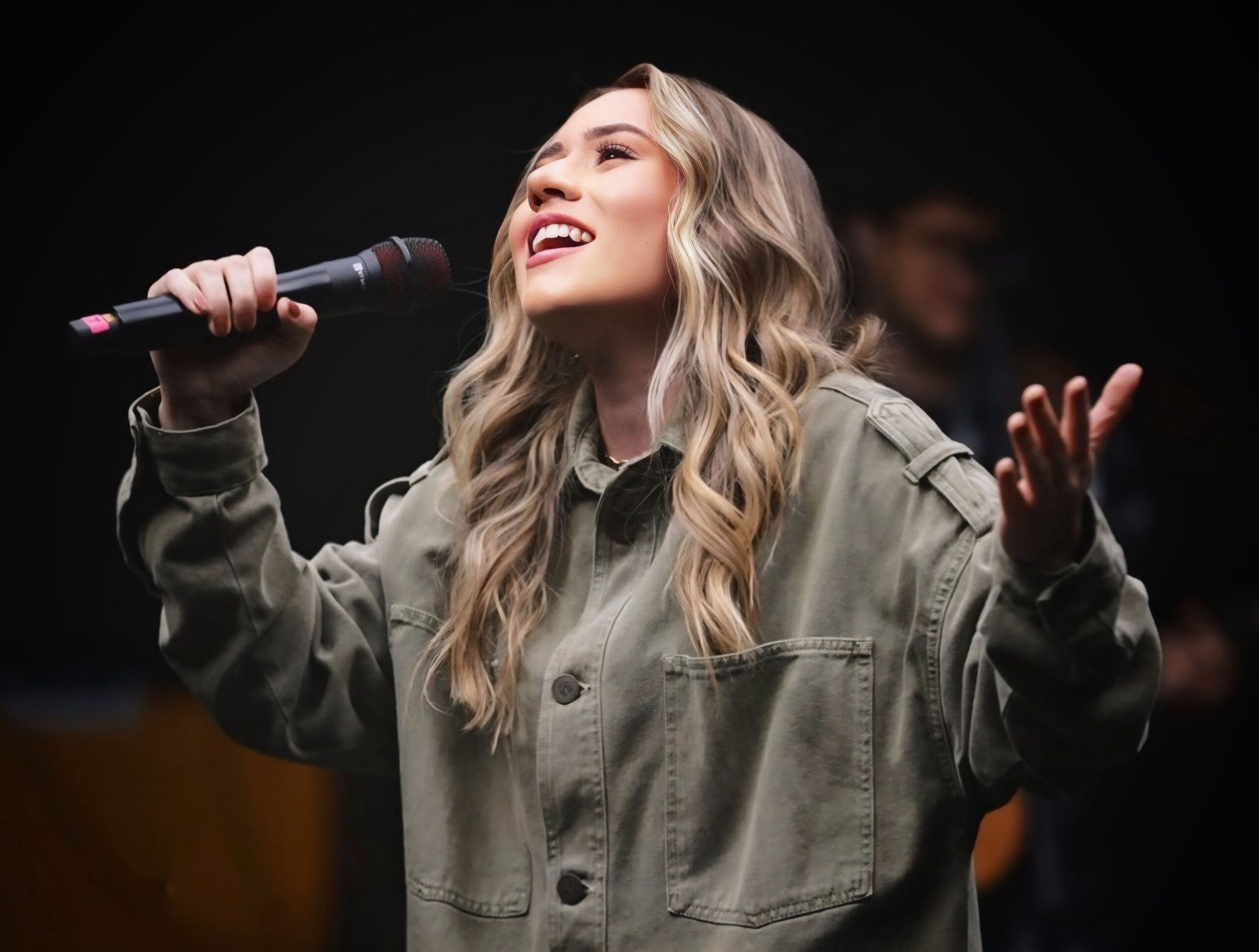Aguiar MultiMusic volta a investir pesado em novos talentos e anuncia Beatriz Cristina no casting