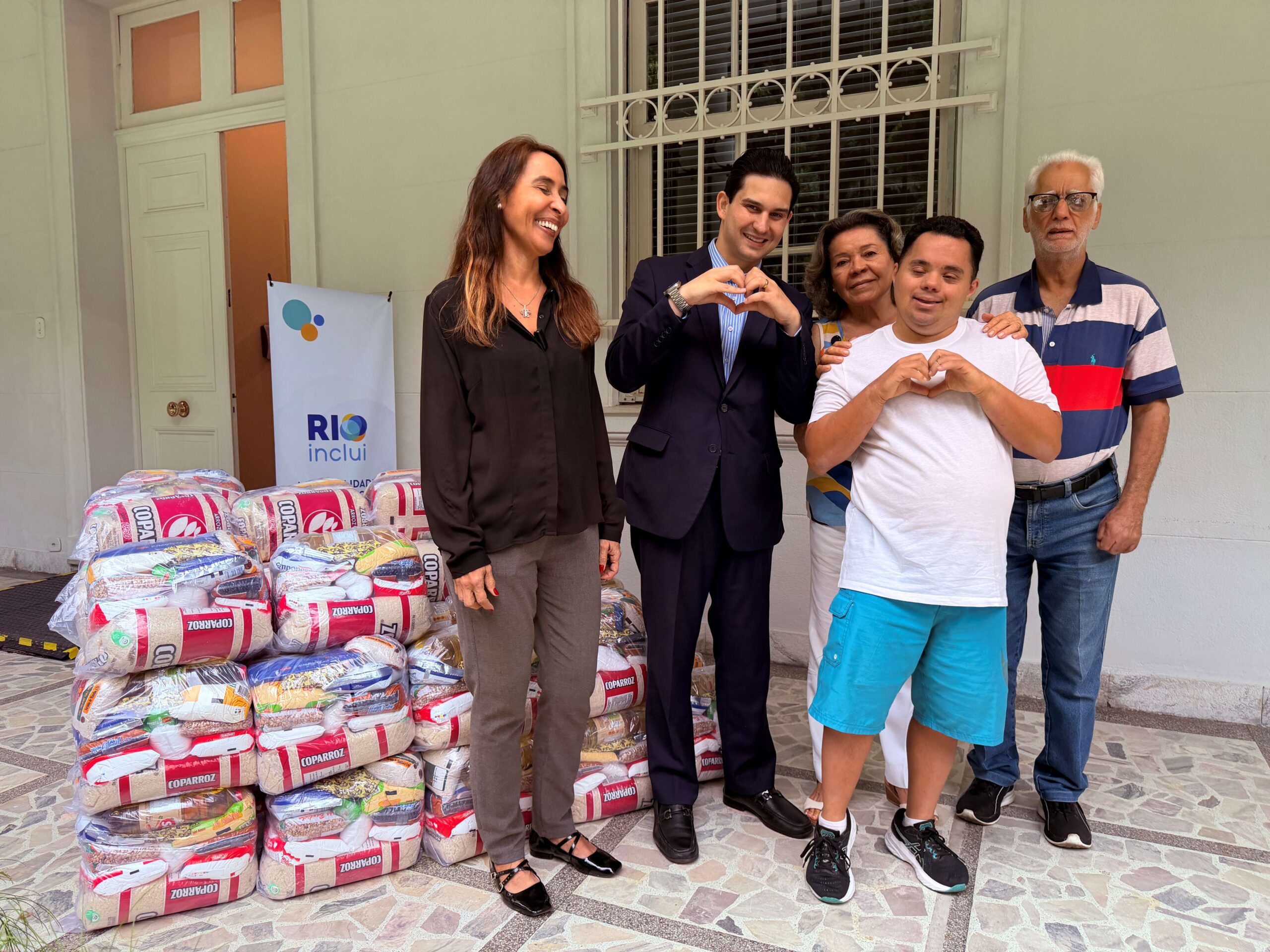 Mobilização solidária arrecada 15 toneladas de alimentos para a RIOEmclui