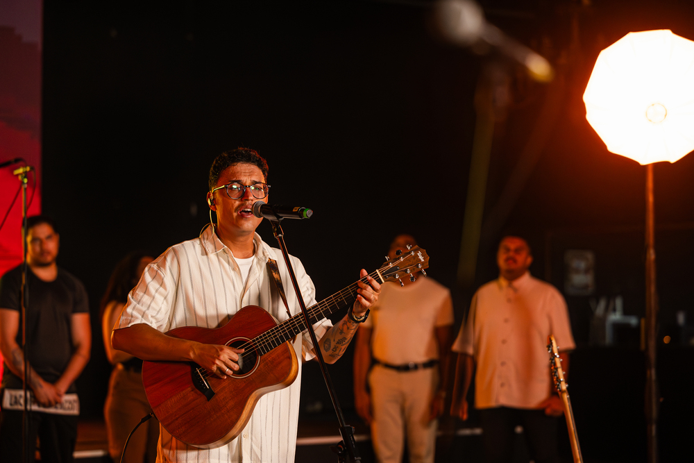 José Wellington lança o álbum “Vem Marcar (Ao Vivo)” e o videoclipe de “A Ti Seja a Glória”
